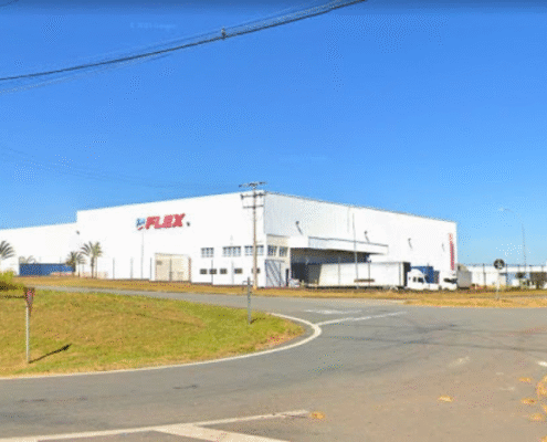 No Brasil a marca Simmons passa a fazer parte da Flex Bedding Group, um dos maiores grupos de descanso do mundo, sendo produzida pela Flex do Brasil.